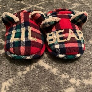 Lil bear “dluxe by dear foams” slippers US size 13-1